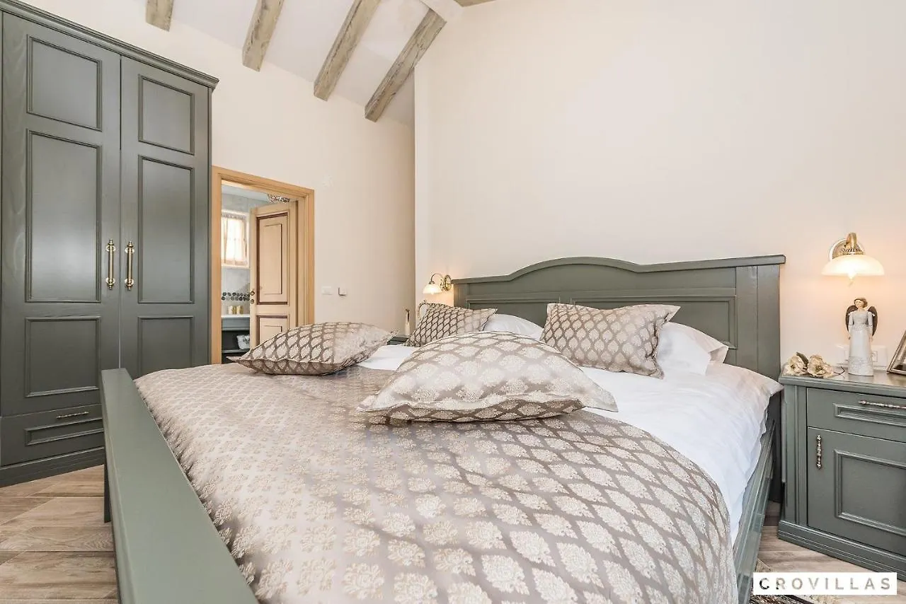 Mek Villa Pridraga 0*,  Croatia
