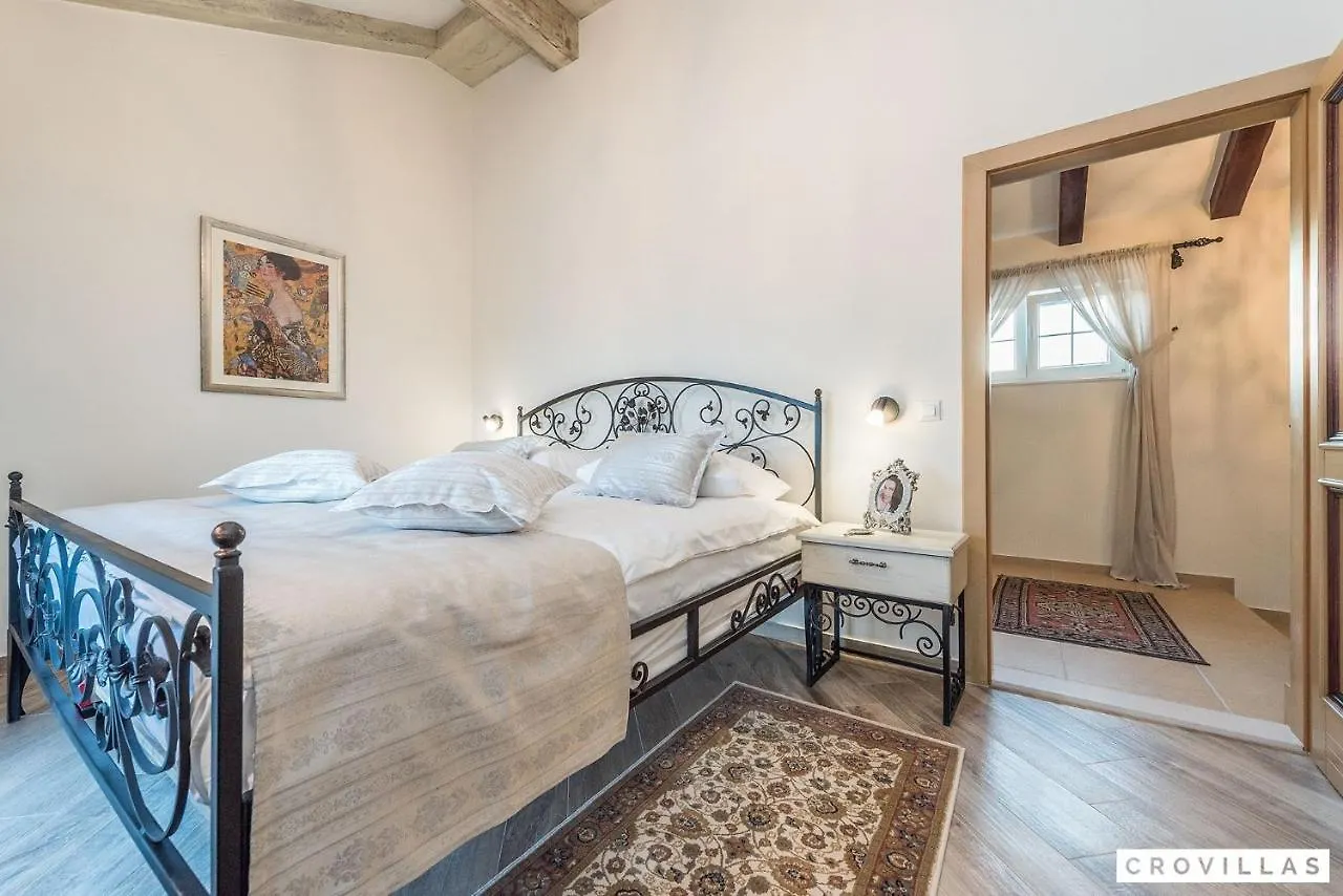 Mek Villa Pridraga