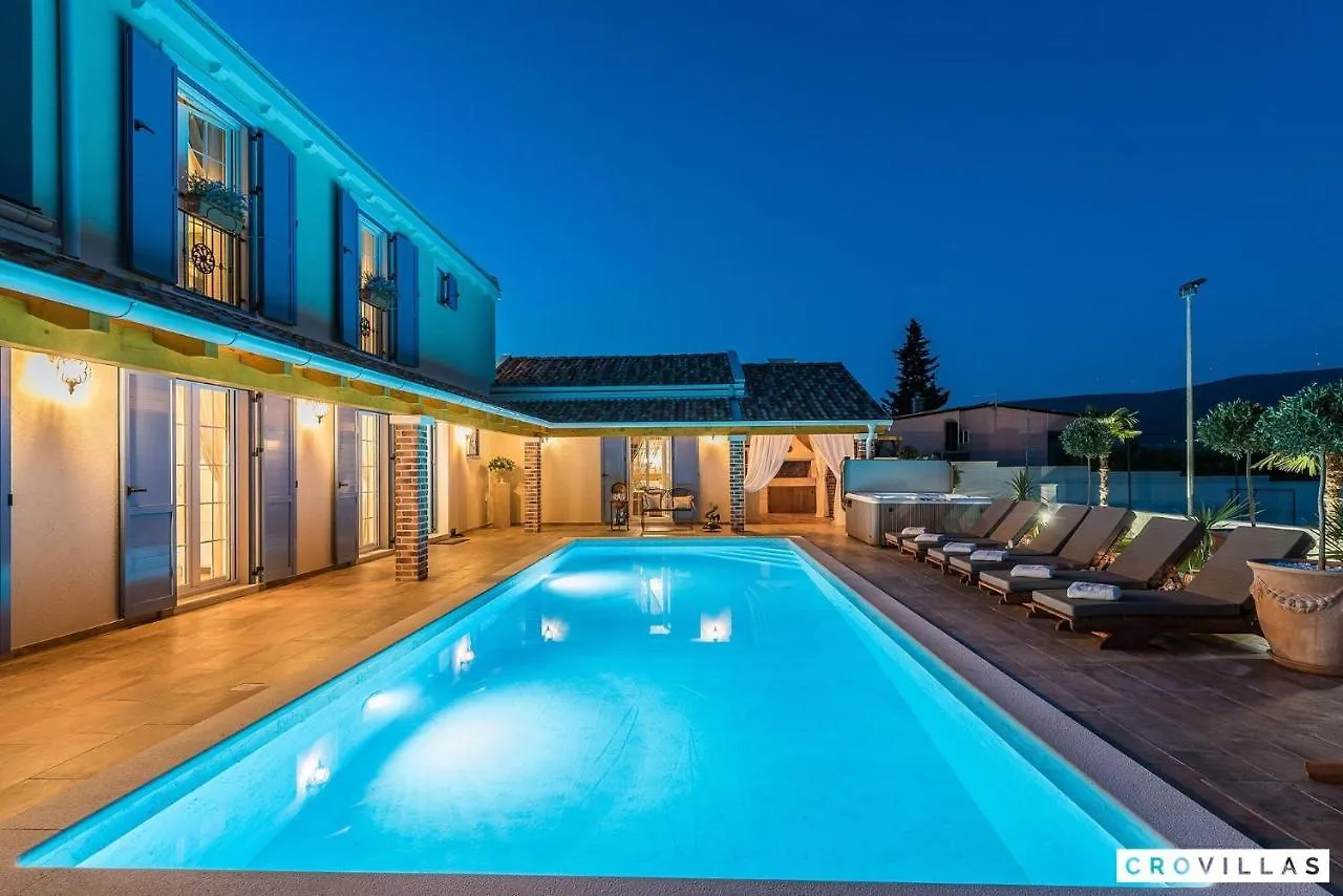 Mek Villa Pridraga 0*,